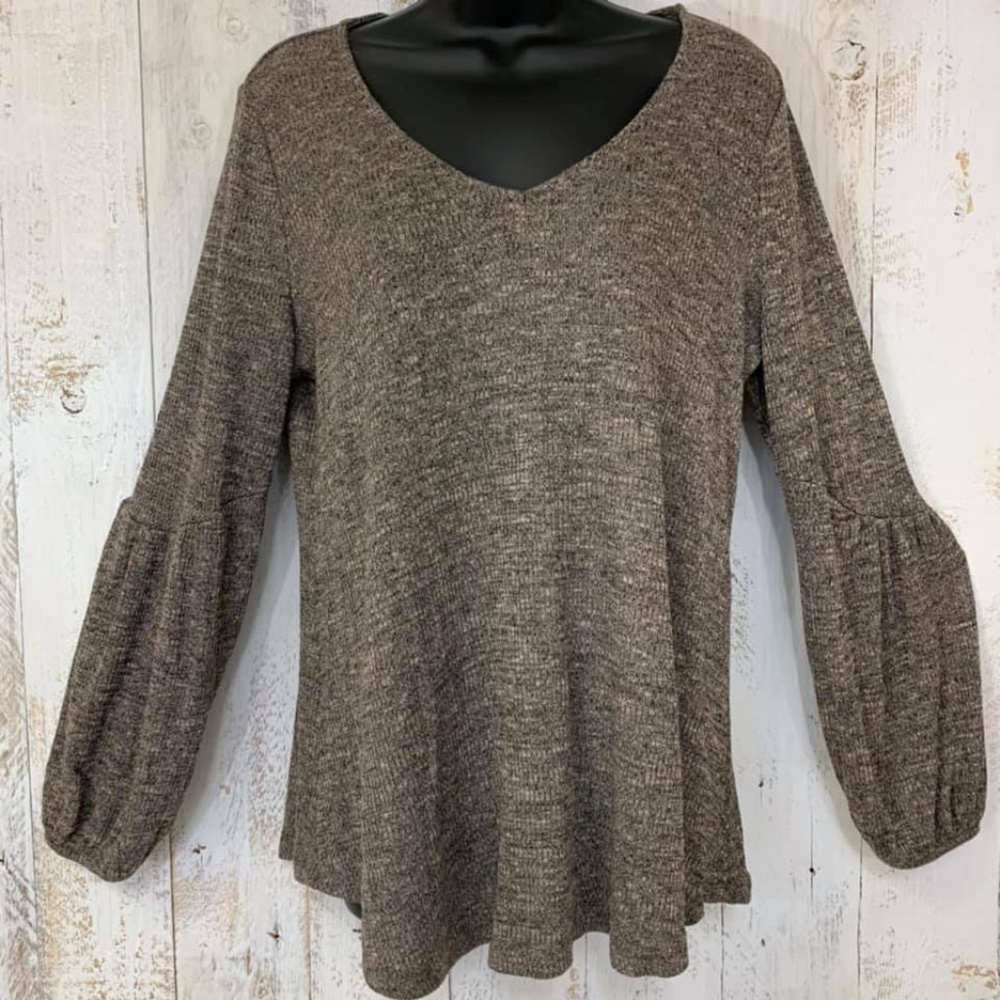 Energe Medium Scoop Neck Sweater Flare Sleeves